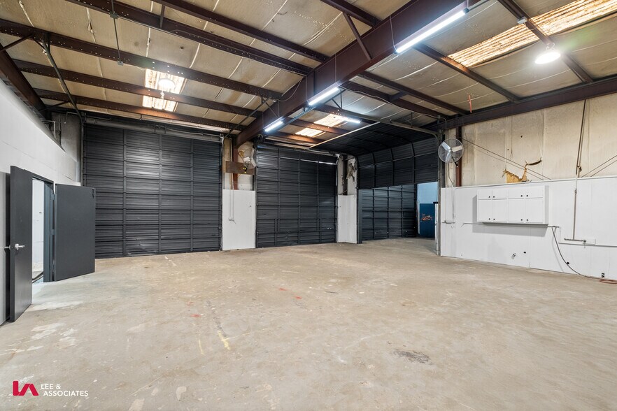 More Photos Of 5755 Old Dixie Hwy, Forest Park Manufacturing For Lease