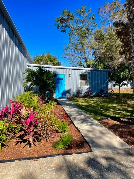 More Photos Of 4765 Spring Ave, Clearwater Manufacturing For Sale