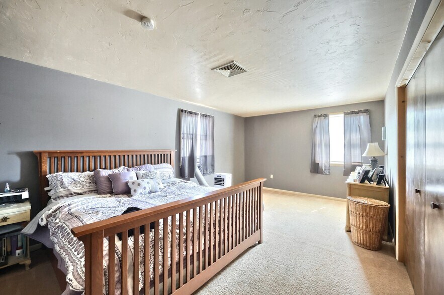 More Photos Of 1 Cherry St, Seven Valleys General Retail For Sale