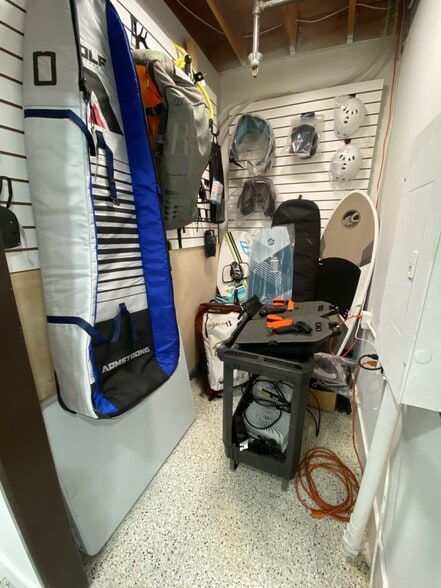 More Photos Of 4848 Colt St, Ventura Manufacturing For Sale