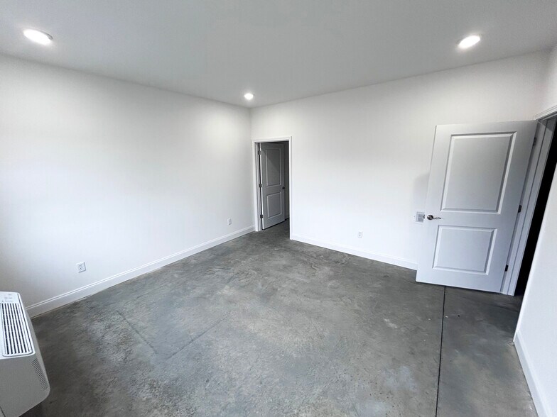 More Photos Of 405 Red Squirrel St, Bowling Green Industrial For Sale