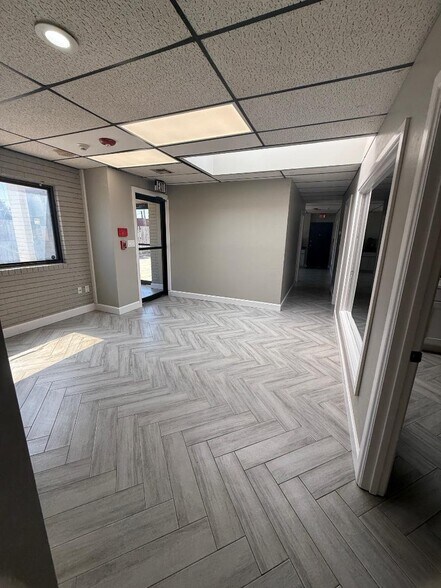 More Photos Of 210 N Flood Ave, Norman Office For Lease