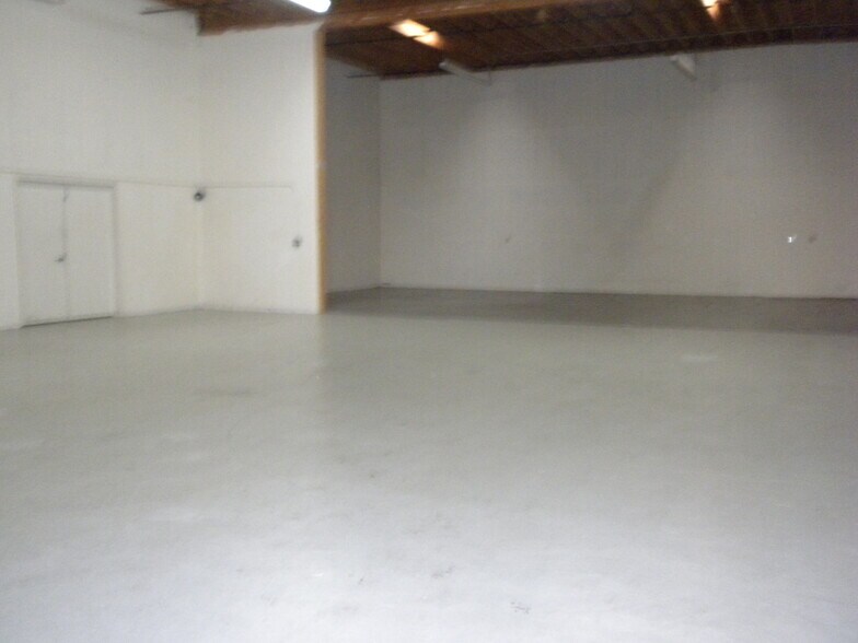 More Photos Of 40 Union Way, Vacaville Warehouse For Lease