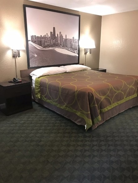 More Photos Of 400 Abes Way, Taylorville Hotel For Sale