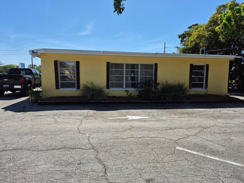More Photos Of 1615 Colonial Blvd, Fort Myers Medical For Sale