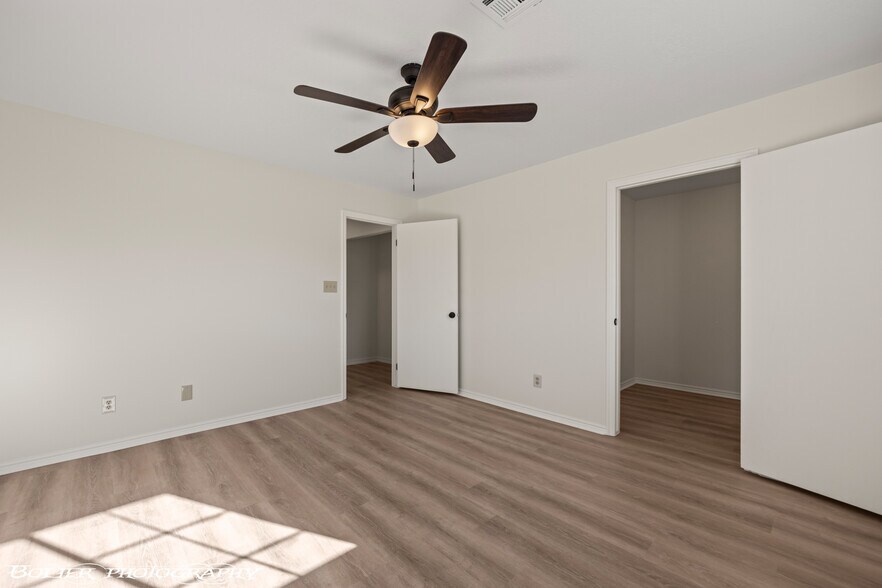 More Photos Of 320 E Old Mill Rd, Mesquite Office For Sale