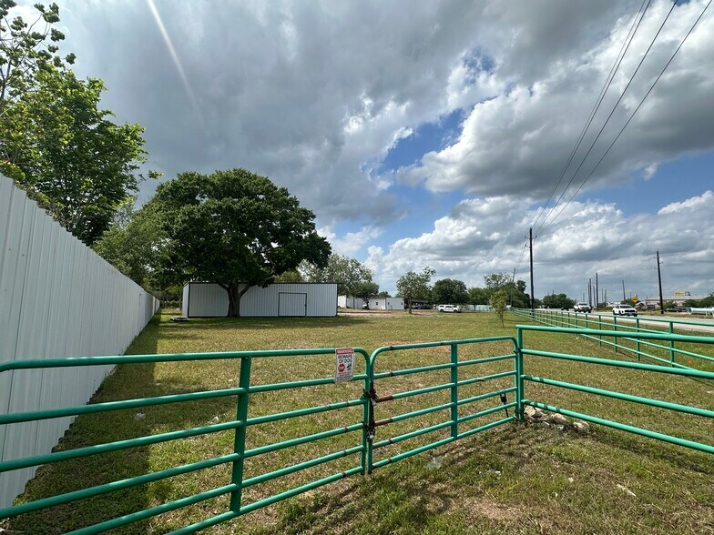 More Photos Of 2424 FM 359 Rd S, Brookshire Industrial For Lease