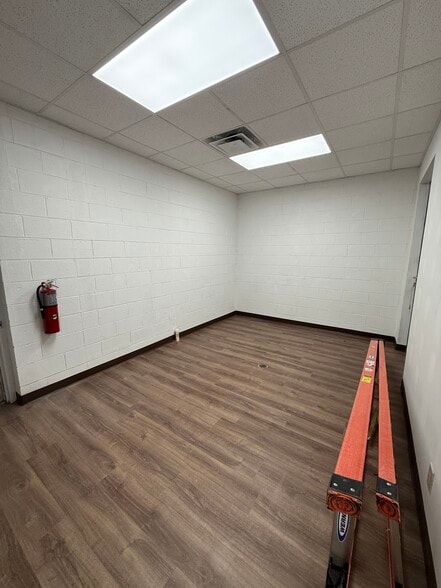 More Photos Of 1359-1367 13th St, Columbus General Retail For Lease