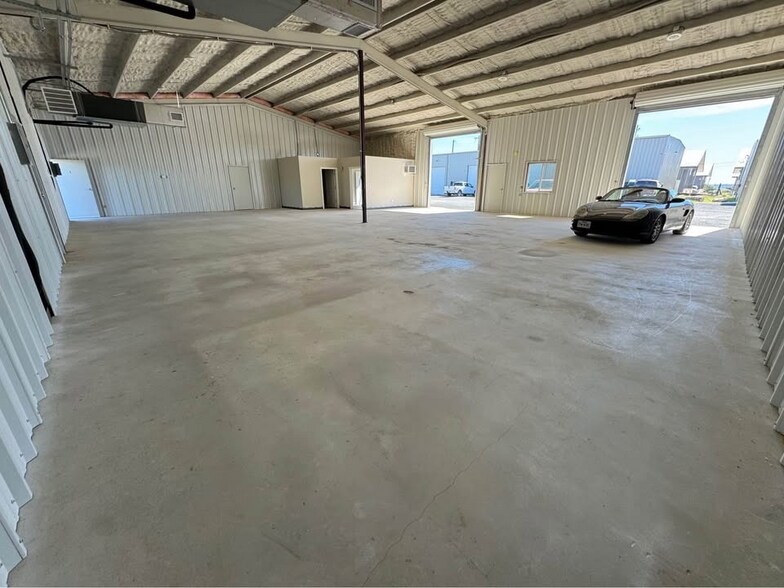 More Photos Of 314-316 Northridge Rd, Marble Falls Warehouse For Lease