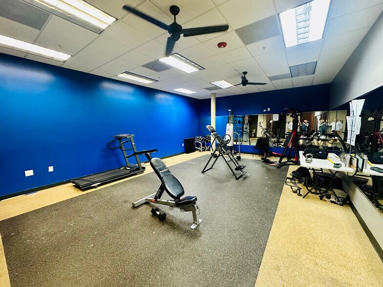 More Photos Of 4730 Blalock Rd, Houston Showroom For Sale