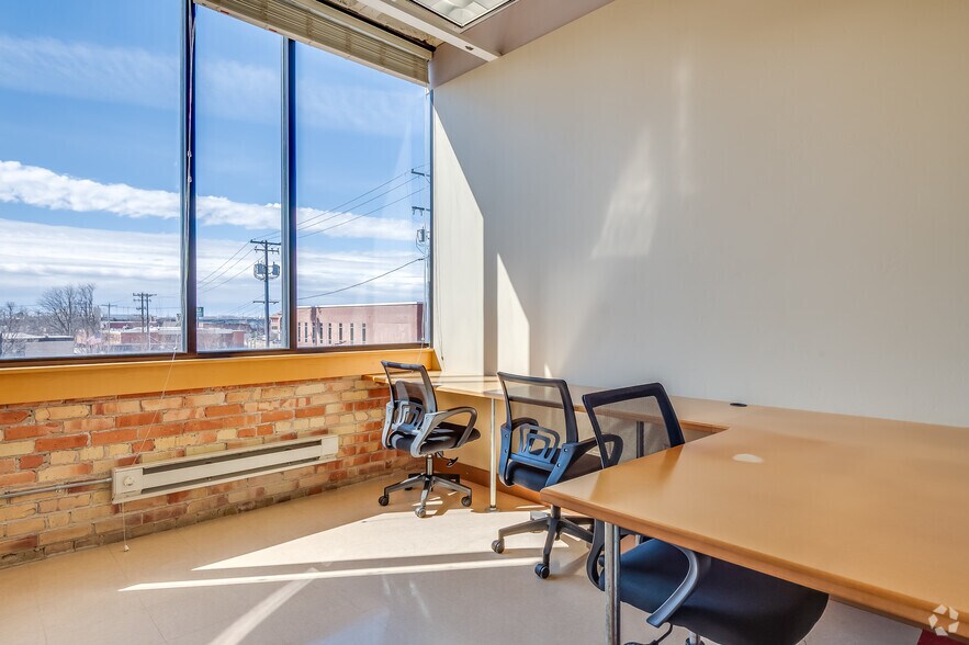 More Photos Of 118 S Adams St, Green Bay Coworking Space