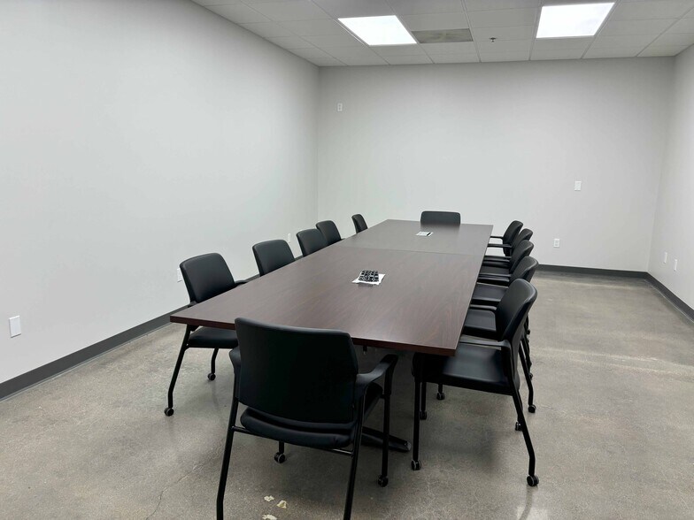 More Photos Of 423 Southgate Ct SW, Cedar Rapids Manufacturing For Lease