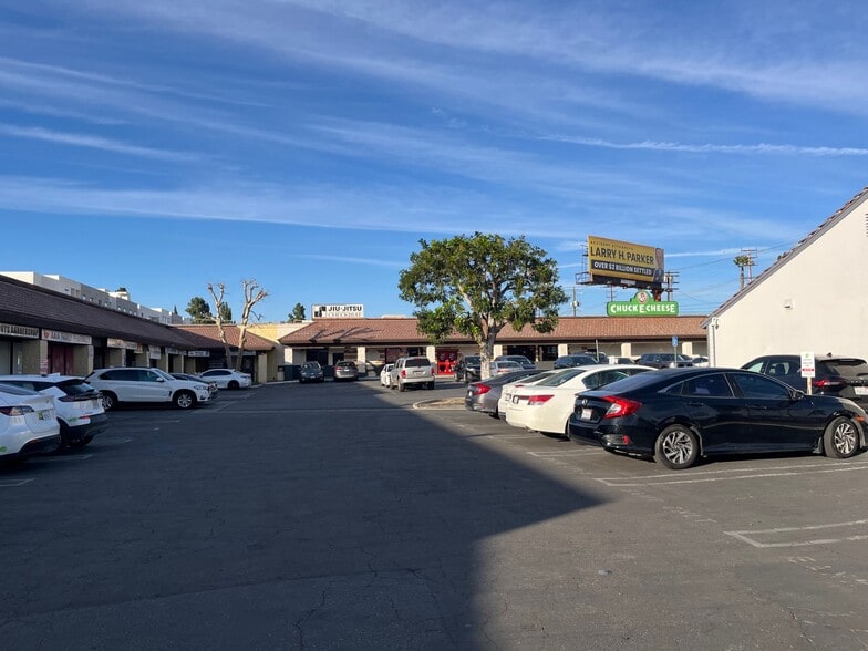 More Photos Of 8401-8425 Reseda Blvd, Northridge Freestanding For Lease