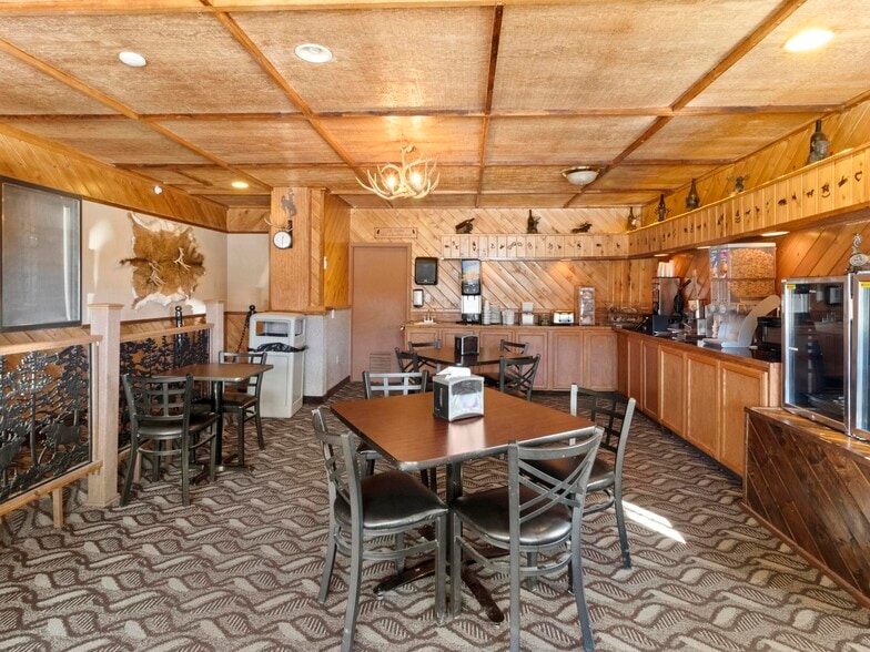 More Photos Of 1412 Warm Springs Dr, Dubois Hotel For Sale