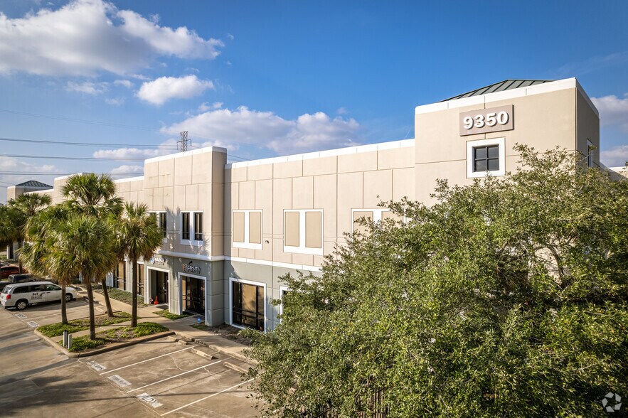 More Photos Of 9220 Kirby Dr, Houston Unknown For Lease