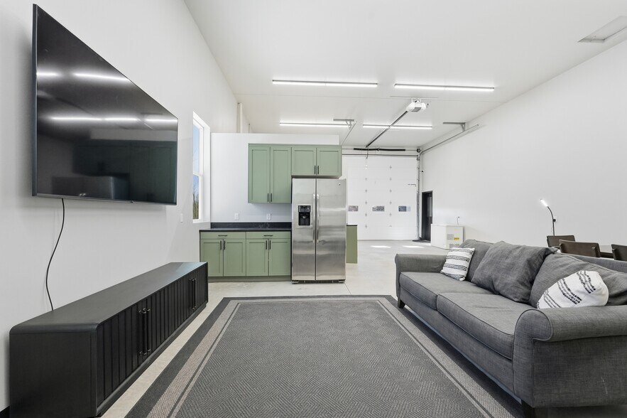 More Photos Of 6580 Lake Rd, Windsor Warehouse For Sale