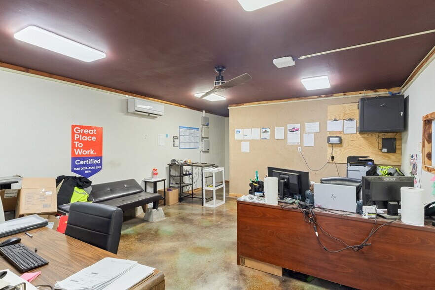 More Photos Of 9110 FR 2140, Cassville Self Storage For Sale