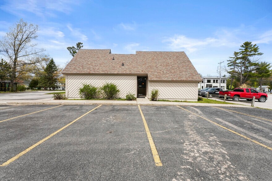 More Photos Of 5955 S Oak St, Glen Arbor Medical For Sale