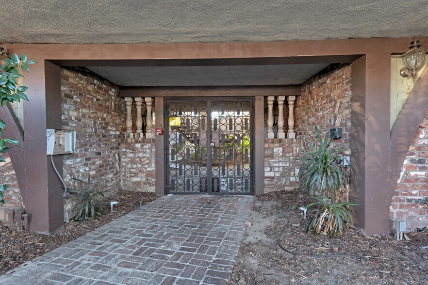More Photos Of 18350 Napa St, Northridge Apartments For Sale