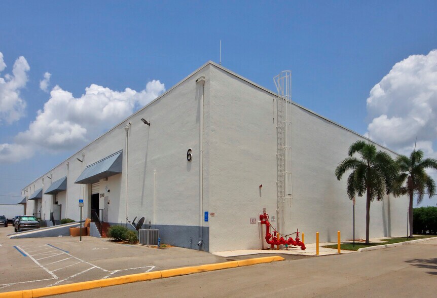 More Photos Of 2201-2211 Stirling Rd, Fort Lauderdale Unknown For Lease