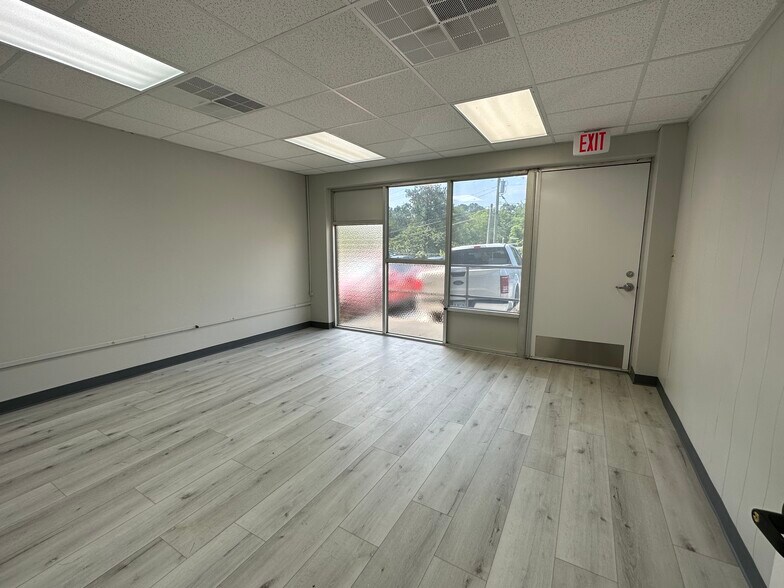 More Photos Of 1401 Applewood Dr, Dalton Medical For Lease