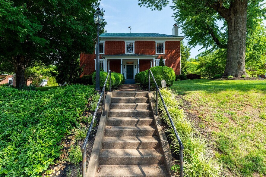 More Photos Of 252 David Bruce Ave, Charlotte Court House Hospitality For Sale