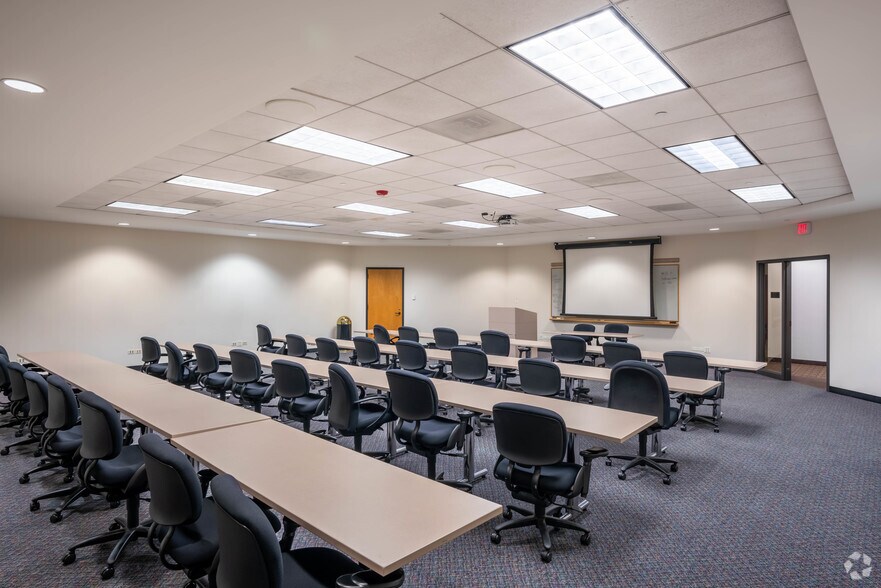 More Photos Of 1 Corporate Dr, Long Grove Unknown For Lease