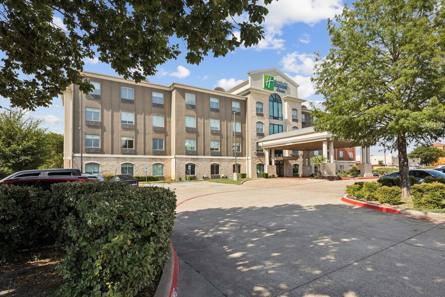 More Photos Of 8703 E R L Thornton Fwy, Dallas Hotel For Sale
