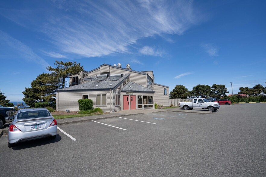 More Photos Of 1695 Beach Loop Drive, Bandon Restaurant For Sale