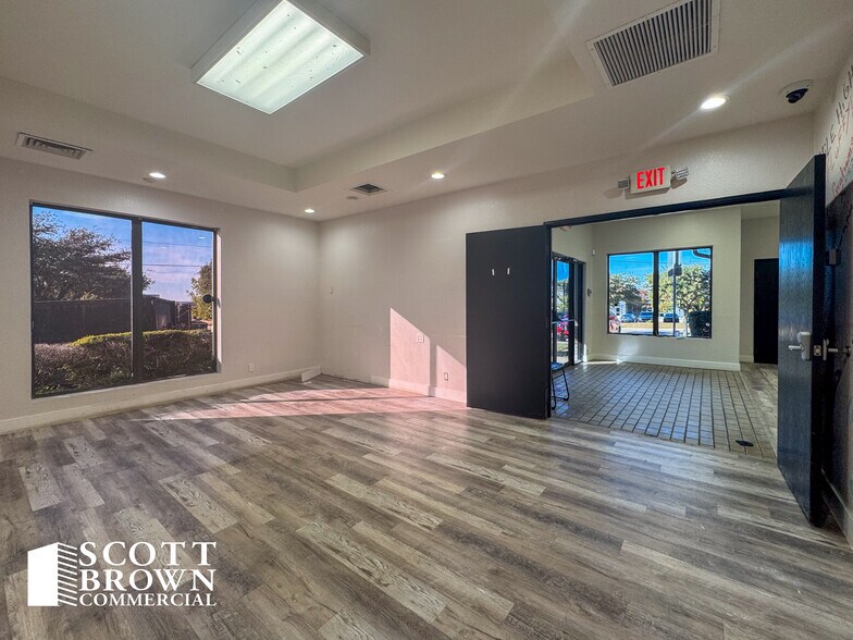 More Photos Of 2400 Worthington St, Denton Medical For Lease