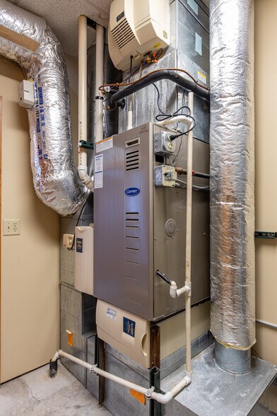 More Photos Of 927 E Main St, Winneconne Office For Sale