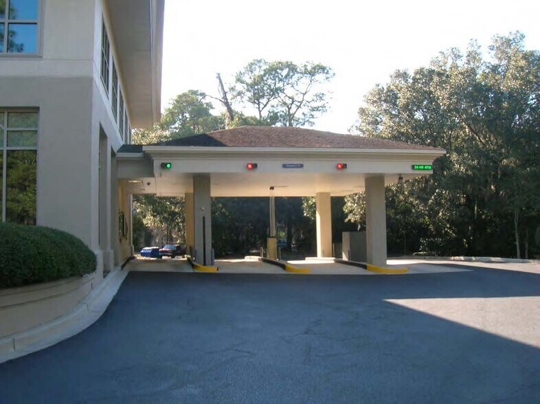 More Photos Of 4 Office Way, Hilton Head Island Bank For Sale