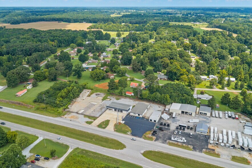 More Photos Of 10063 US-72, Rogersville Warehouse For Lease