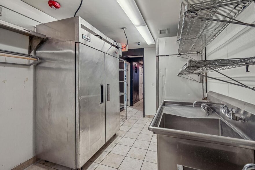 More Photos Of 1336 U St NW, Washington Bar For Sale