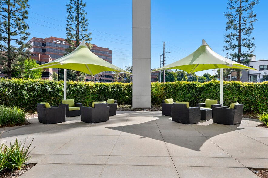 More Photos Of 725 W Town and Country Rd, Orange Medical For Lease