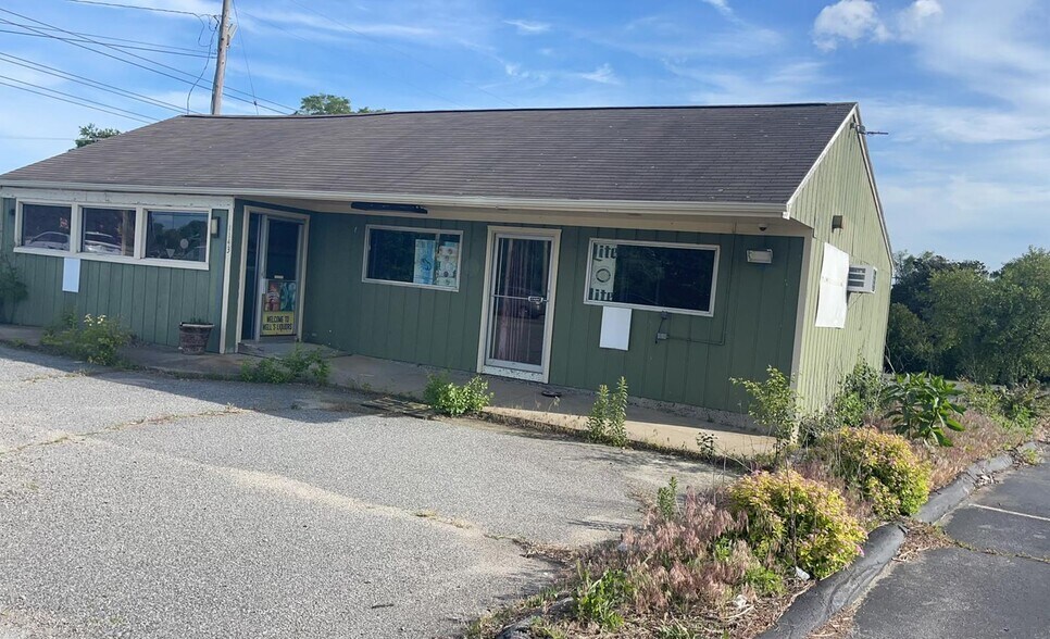 More Photos Of 1143 Fall River Ave, Seekonk Freestanding For Lease