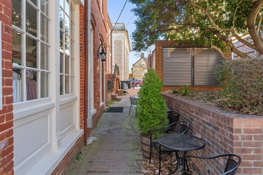 More Photos Of 12 Culpeper St, Warrenton Restaurant For Sale