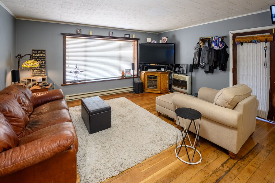 More Photos Of 109455 Highway 97 N, Chemult Hotel For Sale