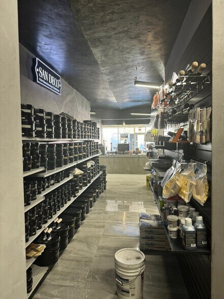 More Photos Of 5727 Westheimer Rd, Houston General Retail For Lease