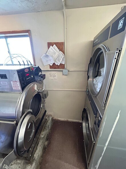 More Photos Of 1593 US 101 Hwy, Reedsport Hotel For Sale