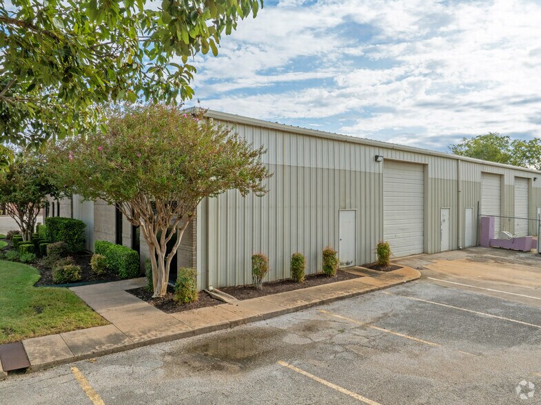More Photos Of 7303 Burleson Rd, Austin Unknown For Lease
