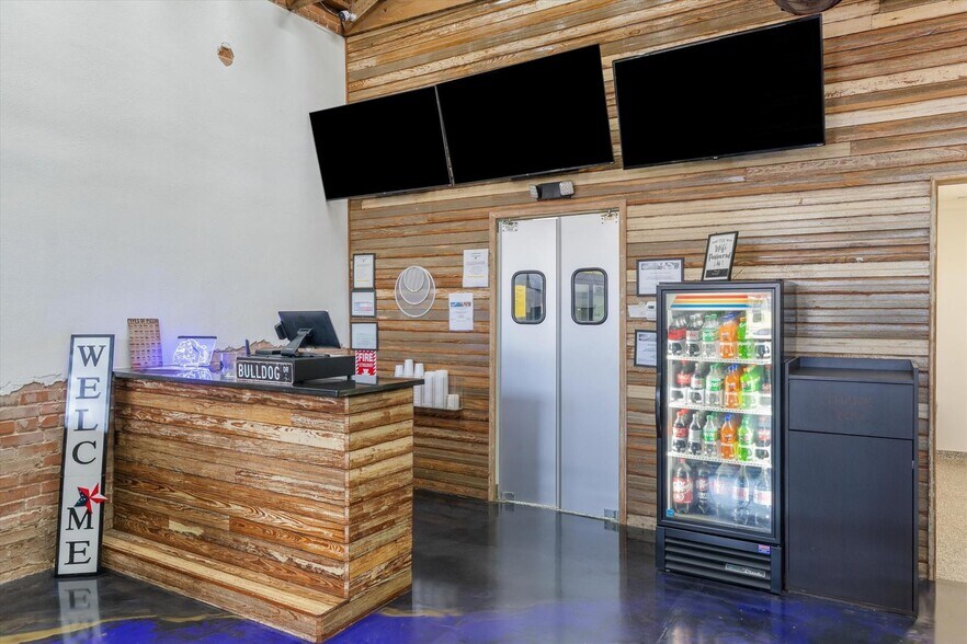 More Photos Of 111 NE Front St, Edgewood Storefront For Sale