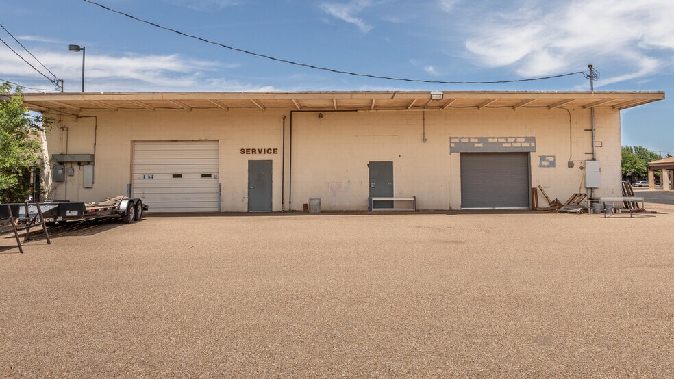 More Photos Of 4615-4617 50th St, Lubbock Freestanding For Sale