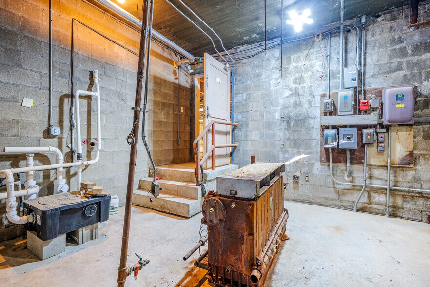 More Photos Of 3921 Olive St, Racine Office For Sale