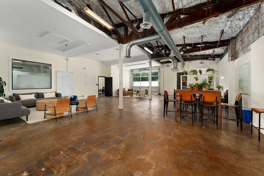 More Photos Of 1408 E 13th St, Austin Loft Creative Space For Lease