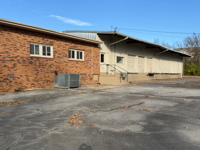 More Photos Of 239 James St, Gallatin Industrial For Sale