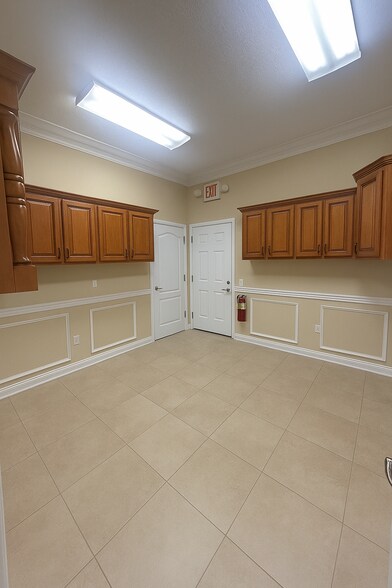 More Photos Of 4675 N Dixie Hwy, Elizabethtown Office For Lease