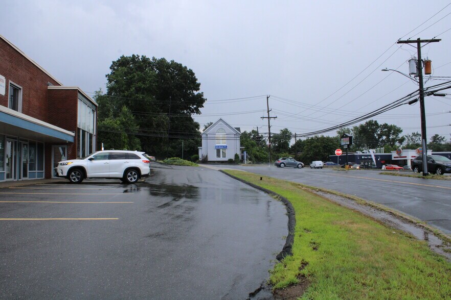 More Photos Of 923-931 Farmington Ave, Bristol Medical For Lease