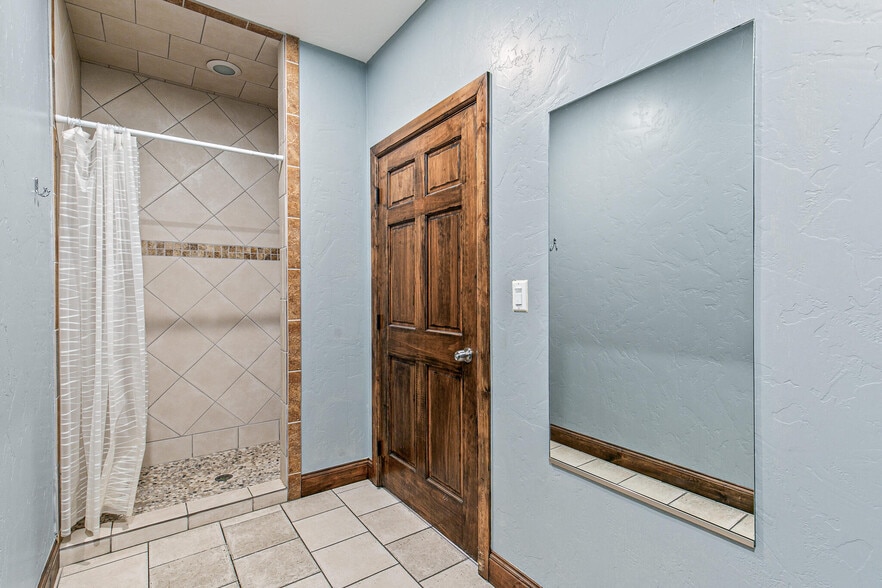 More Photos Of 991 Platte River Blvd, Brighton Storefront For Sale