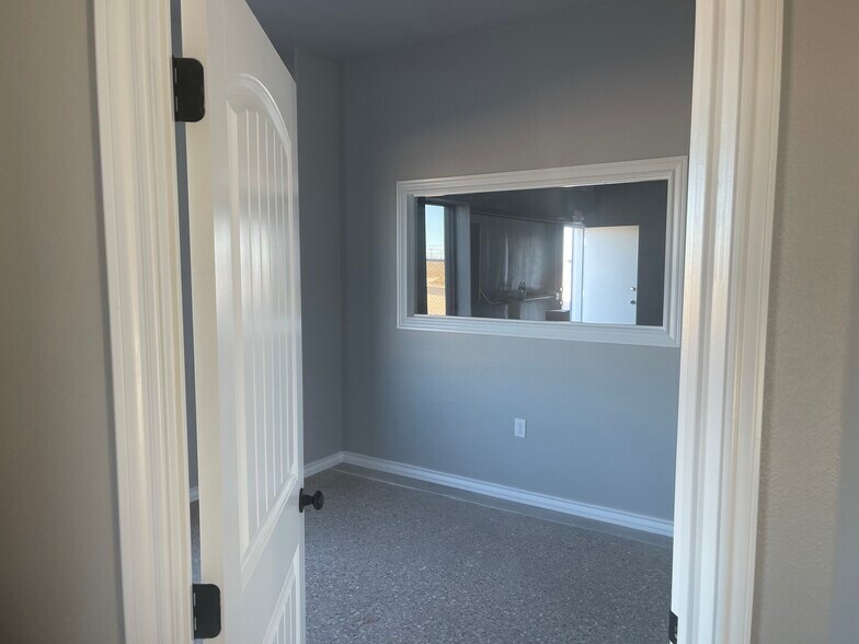 More Photos Of TBD Lot 4 W 42nd St, Odessa Warehouse For Lease